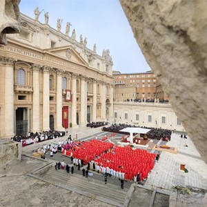 Papa Franjo predsjedao sprovodnom misom za Benedikta XVI.